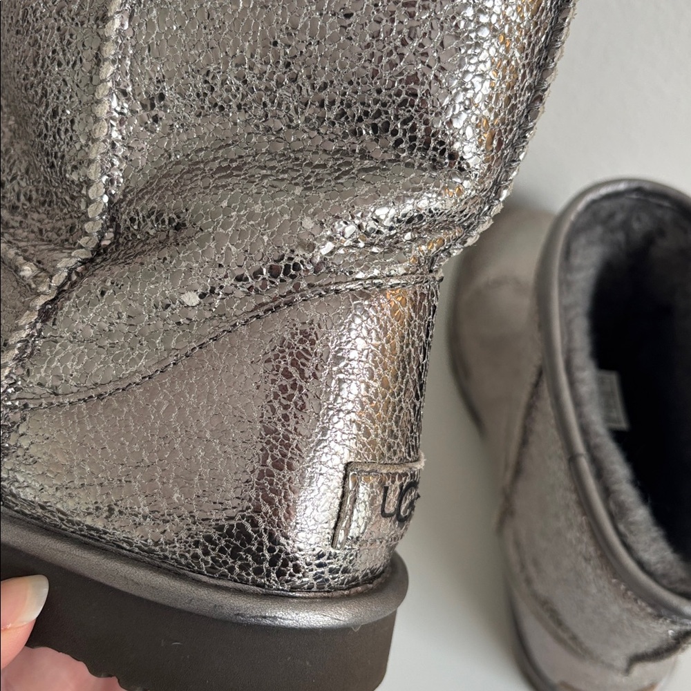 UGG CLASSIC SHORT METALLIC SPARKLE GUNMETAL LEATHER WOMEN'S BOOTS SIZE US 9 - Picture 9 of 10